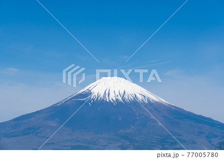 金時山の山頂から見た富士山 77005780