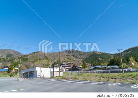 金時山登山口バス停から見た金時山 金時山登山口バス停から見た金時山 77005808