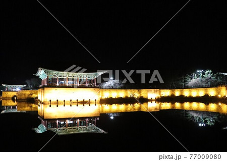 韓国 伝統 夜景 77009080