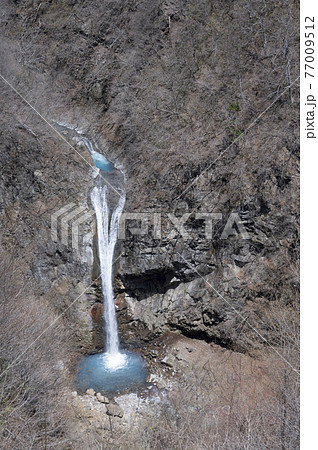 栃木県那須の駒止の滝 77009512