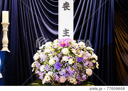 カサブランカが入ったお洒落な供花 77009608