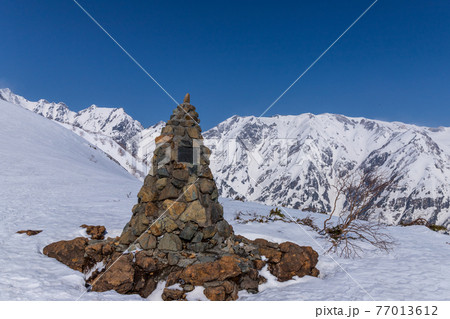 八方尾根から春の唐沢岳雪山登山道 77013612