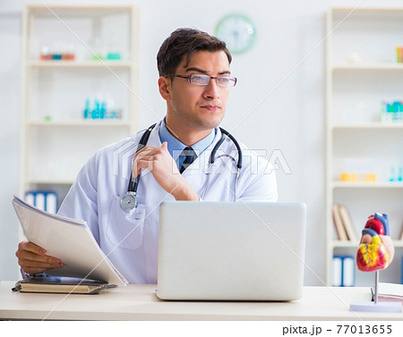 Doctor explaining the heart model 77013655