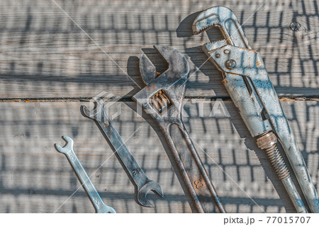 A set of wrenches of different calibers and purposes 77015707