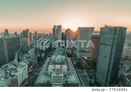 大阪駅前第三ビル展望台からの眺め　夕景【大阪都市風景】 77016991