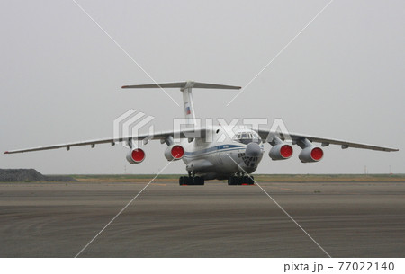 ロシアのイリューシン76輸送機(羽田空港に駐機中) ロシアのイリューシン76輸送機(羽田空港に駐機中) 77022140