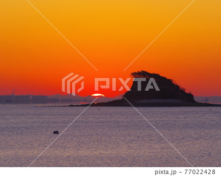 海岸 夕焼け 海 77022428