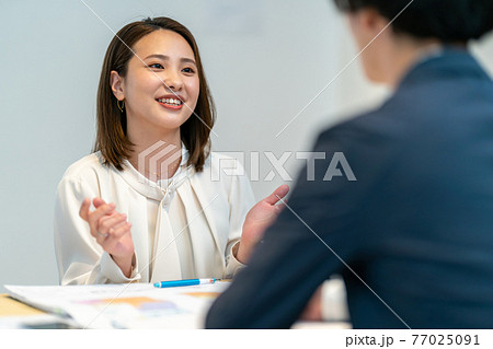 営業 相談 契約 説明 販売 運用 相続 投資 カジュアル 接客 来客 打合せ 営業 相談 契約 説明 販売 運用 相続 投資 カジュアル 接客 来客 打合せ 77025091