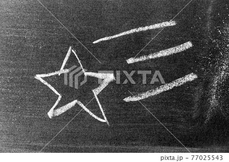White color chalk hand drawing as star shape on blackboard or chalkboard background 77025543
