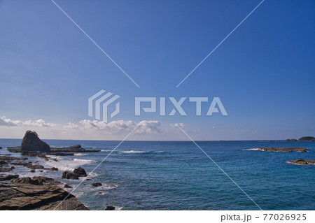 【和歌山県】11月・串本町の海岸通りからの眺め 77026925