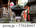 小さなお社と狐、七福神像 77028047