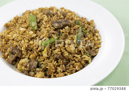 美味しい牛肉と黒胡椒にんにく炒飯 美味しい牛肉と黒胡椒にんにく炒飯 77029388