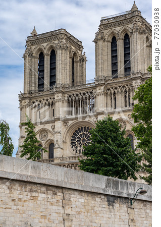 Vertical photo of the Notre Dame Cathedral church in Paris Vertical photo of the Notre Dame Cathedral church in Paris 77030938