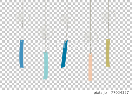 並べて飾った色々な風鈴 77034337