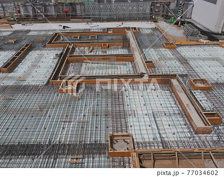 床スラブ打設の型枠工事も終盤に 床スラブ打設の型枠工事も終盤に 77034602