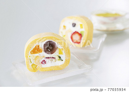 フルーツロールケーキ 77035934