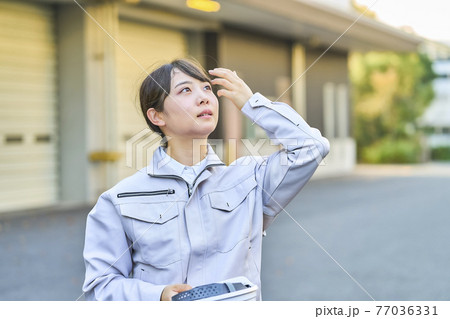 ビジネス　エンジニア　女性 77036331