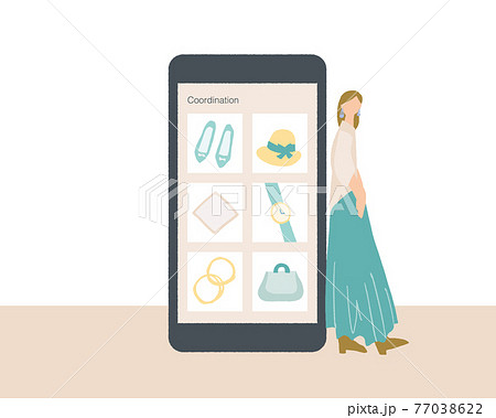 スマートフォンに映るネットショップ画面と横に立つ女性 77038622