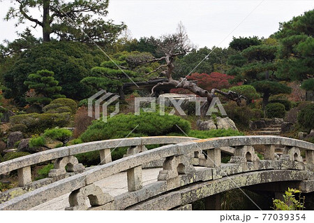 山口県 防府市 毛利氏庭園の石橋 山口県 防府市 毛利氏庭園の石橋 77039354