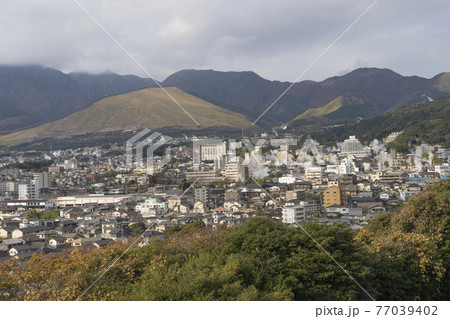 大分県地獄めぐり、湯けむり展望台。 77039402