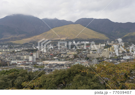 大分県地獄めぐり、湯けむり展望台。 77039407
