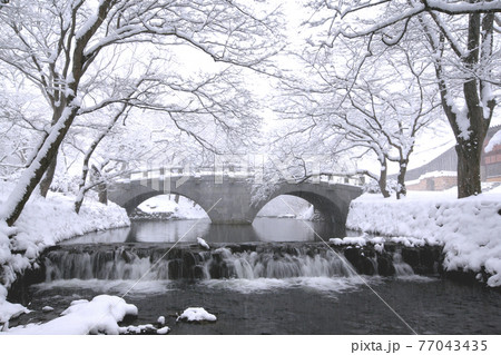 滝 冬 雪景色 77043435