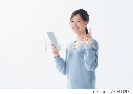 タブレット 女性 20代 タブレット 女性 20代 77043893