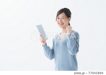 タブレット 女性 20代 タブレット 女性 20代 77043894