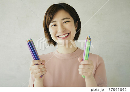 Young Woman with color pencils Young Woman with color pencils 77045042