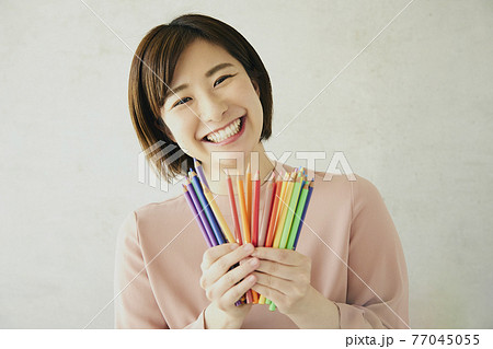 Young Woman with color pencils Young Woman with color pencils 77045055