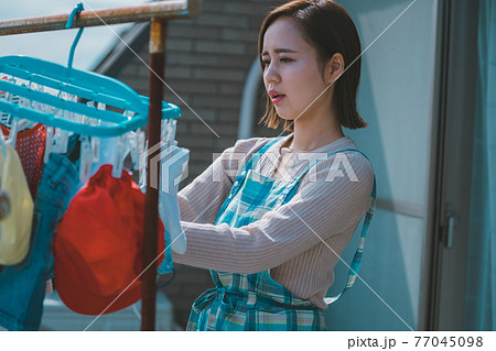子育てママの洗濯 77045098