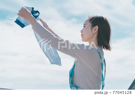 子育てママの洗濯 77045128