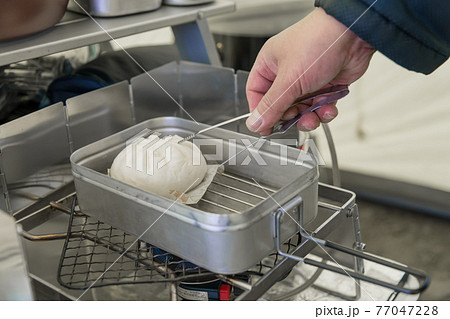 【メスティンで肉まんを蒸す】 【メスティンで肉まんを蒸す】 77047228