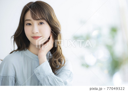 女性　朝　ビューティー(adobeRGB) 77049322