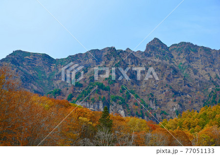 戸隠連峰 紅葉 八方睨・戸隠山 長野市戸隠 戸隠連峰 紅葉 八方睨・戸隠山 長野市戸隠 77051133