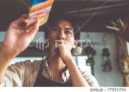 イラストレーターのアトリエ 77051744