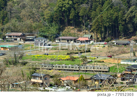 鉄道 私鉄:秩父鉄道 山間を行く7000系 鉄道 私鉄:秩父鉄道 山間を行く7000系 77052303