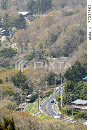 鉄道 私鉄:秩父鉄道 山間を行く7000系 鉄道 私鉄:秩父鉄道 山間を行く7000系 77052305