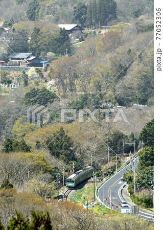 鉄道 私鉄:秩父鉄道 山間を行く7000系 鉄道 私鉄:秩父鉄道 山間を行く7000系 77052306