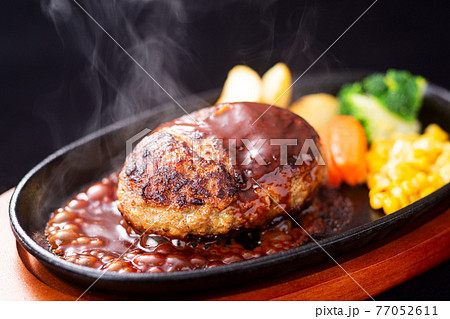 ハンバーグ　デミグラスハンバーグ　ハンバーグステーキ 77052611