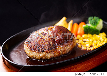 ハンバーグ　デミグラスハンバーグ　ハンバーグステーキ 77052614