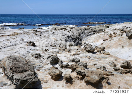 石見畳ヶ浦 景勝地の海岸と奇石 石見畳ヶ浦 景勝地の海岸と奇石 77052937