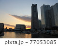 夕暮れのランドマークタワー 77053085
