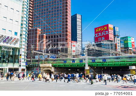 東京　新宿大ガード西交差点 77054001