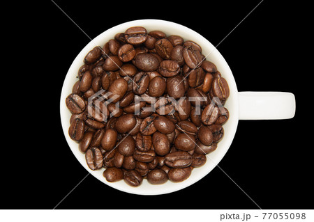 Coffee beans in ceramic cup isolated on black 77055098