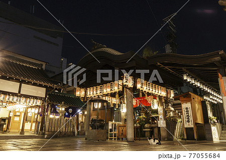 法善寺 水掛不動尊と猫 夜【2021年4月】 法善寺 水掛不動尊と猫 夜【2021年4月】 77055684