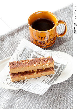 栄養補助食品のエネルギーバーとコーヒー 栄養補助食品のエネルギーバーとコーヒー 77057879