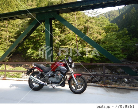 とある山間の県道にて 早朝 とある山間の県道にて 早朝 77059861