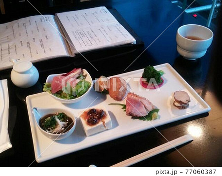 食事風景 食事風景 77060387