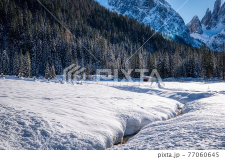 Whitewashed valley Whitewashed valley 77060645